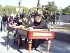 Забавно и интересно. Улични музиканти в Мадрид.