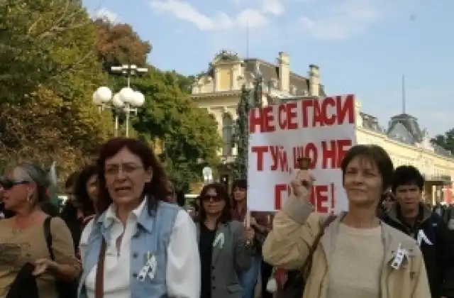 Учителската стачка продължава
