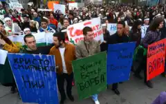 За Окупацията след "осана" и "разпни го"