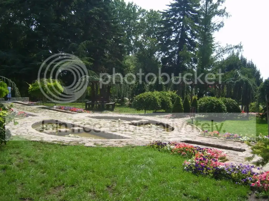 http://i212.photobucket.com/albums/cc243/efina/S8002341.jpg